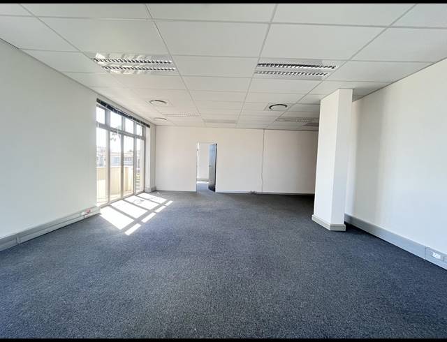 139M² OFFICE TO LET IN CENTURY CITY